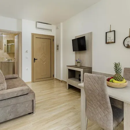 Aria Garden 아파트 니키티